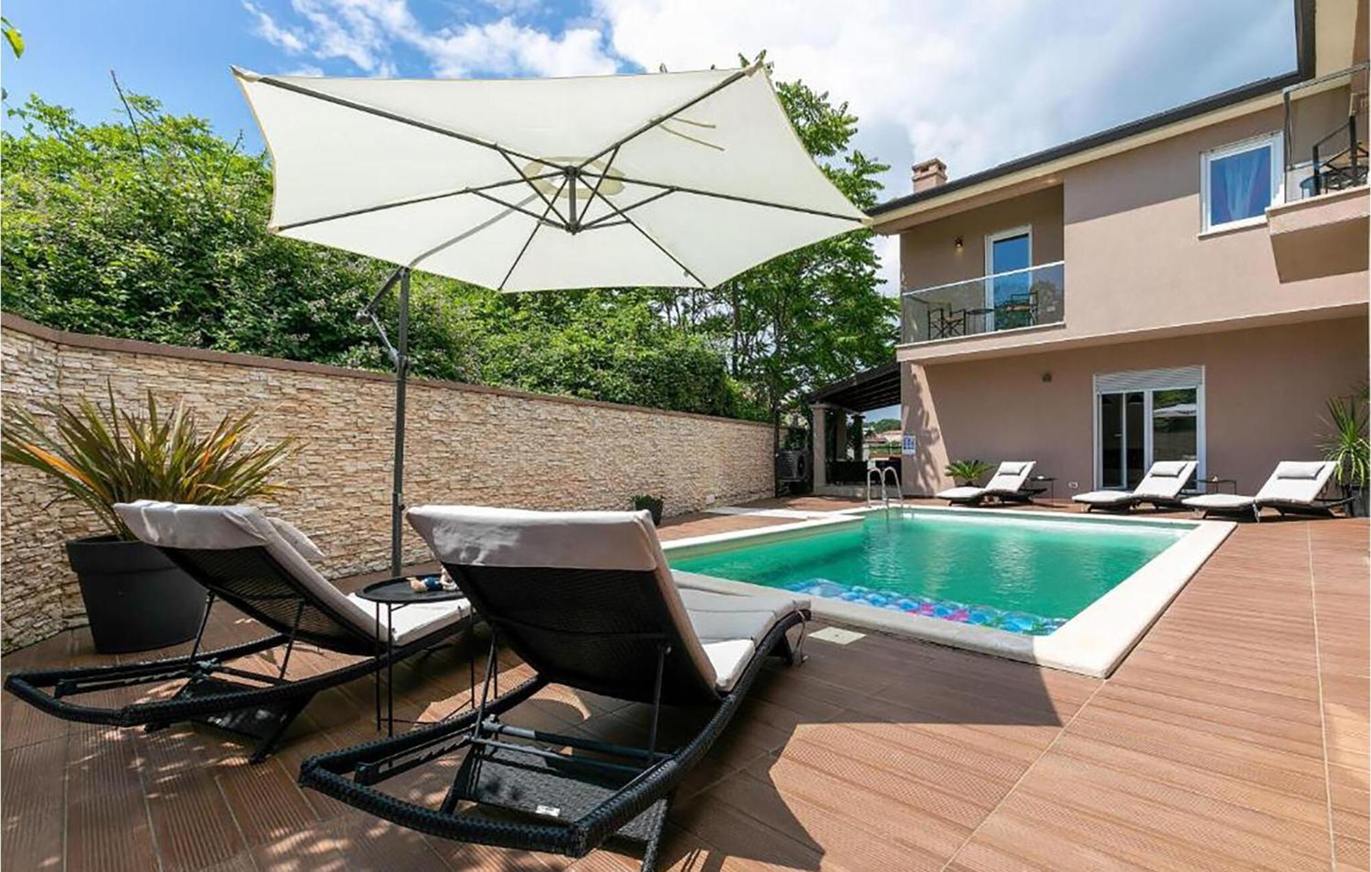 Holiday home 5 Bedroom Cozy In